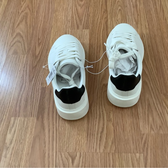 Torrid White Platform Sneakers , NWT, - Picture 3 of 8